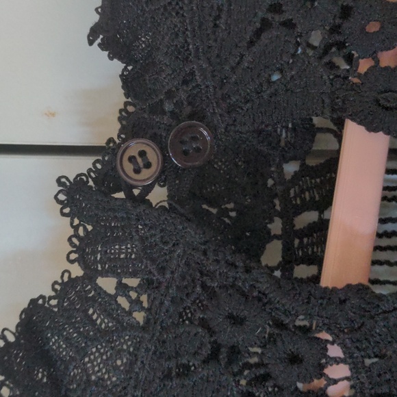 Lacy long sleeved top 4 items for $20❤️ - Picture 4 of 5